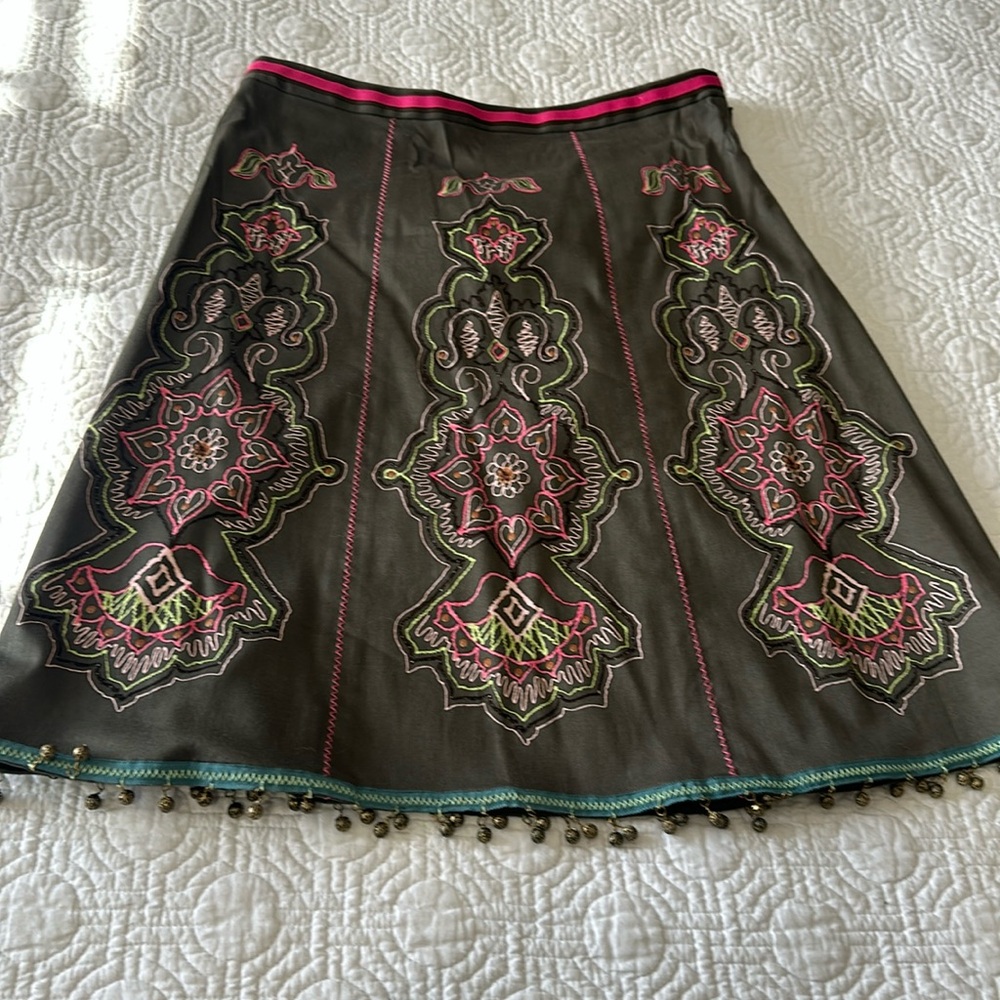 Embroidered skirt